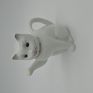 Vintage White Cat-Shaped Teapot